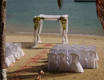 This photo of a "destination" wedding venue - a Caribbean beach - was taken by UK photographer Laura Swindon.